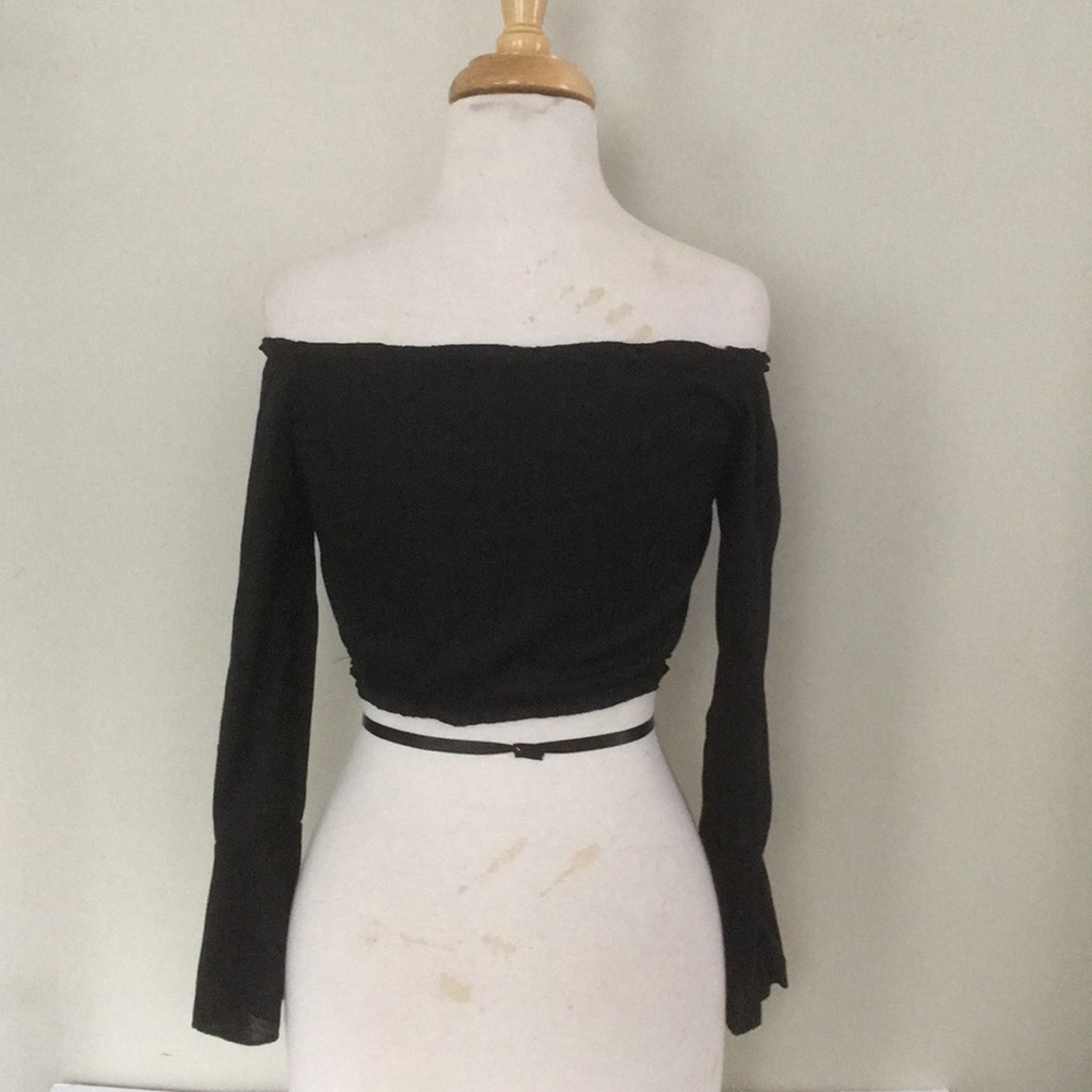 Black Cropped Top L/S bell Sleeve - Picture 3 of 3